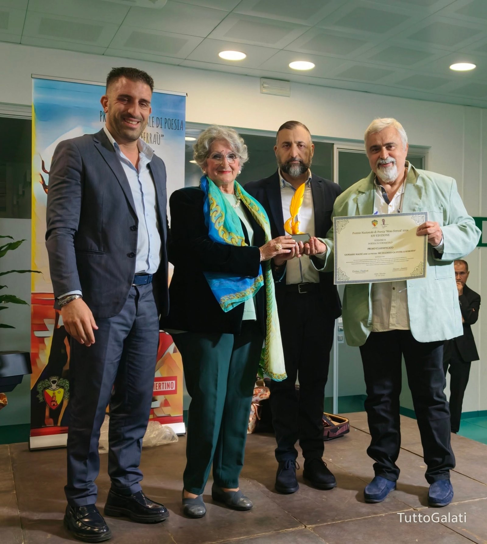 Premio nazionale Nino Ferraù, Galati Mamertino celebra la poesia e ricorda Pippo Ferraù. Francesco D’Angiò vince la XIV edizione con “Geografia Minima”. L'emozione della figlia Cetty: «Questo premio deve restare qui».