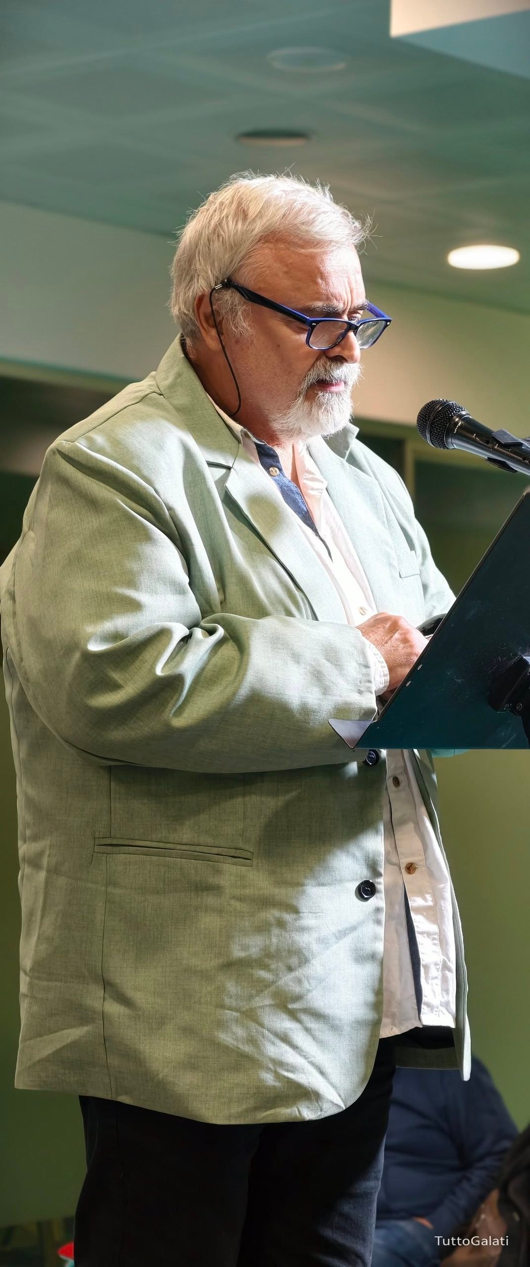 Premio nazionale Nino Ferraù, Galati Mamertino celebra la poesia e ricorda Pippo Ferraù. Francesco D’Angiò vince la XIV edizione con “Geografia Minima”. L'emozione della figlia Cetty: «Questo premio deve restare qui».