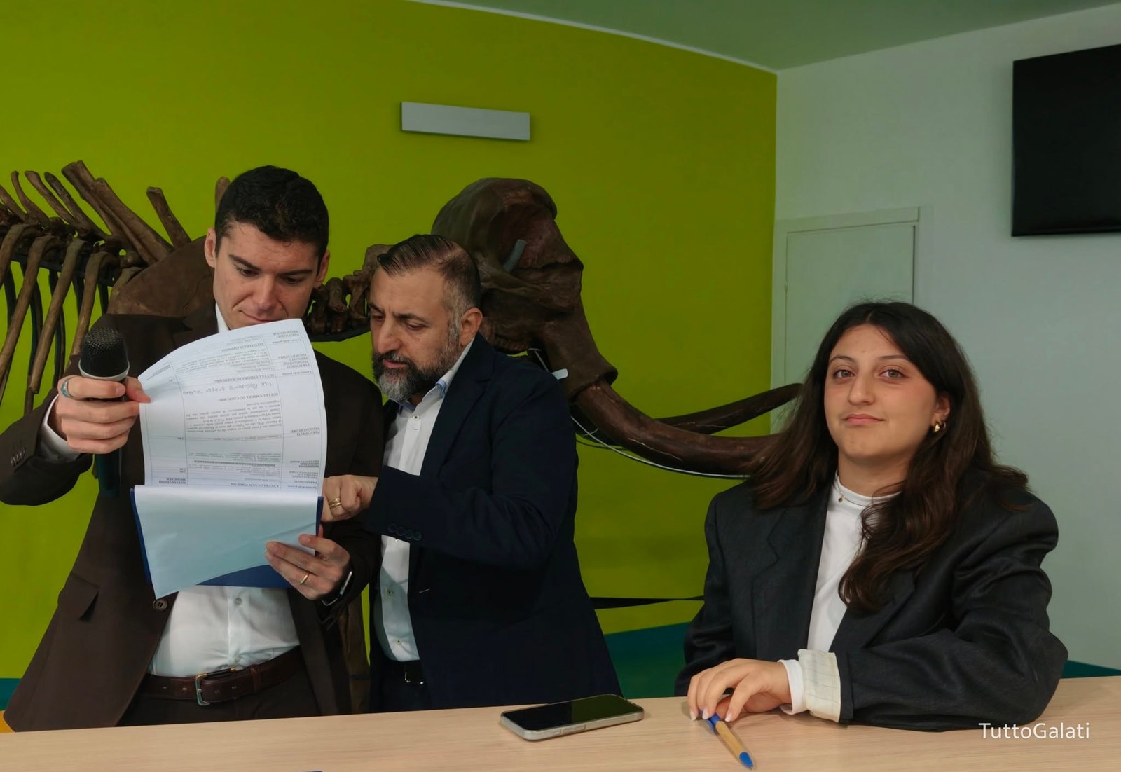 Premio nazionale Nino Ferraù, Galati Mamertino celebra la poesia e ricorda Pippo Ferraù. Francesco D’Angiò vince la XIV edizione con “Geografia Minima”. L'emozione della figlia Cetty: «Questo premio deve restare qui».