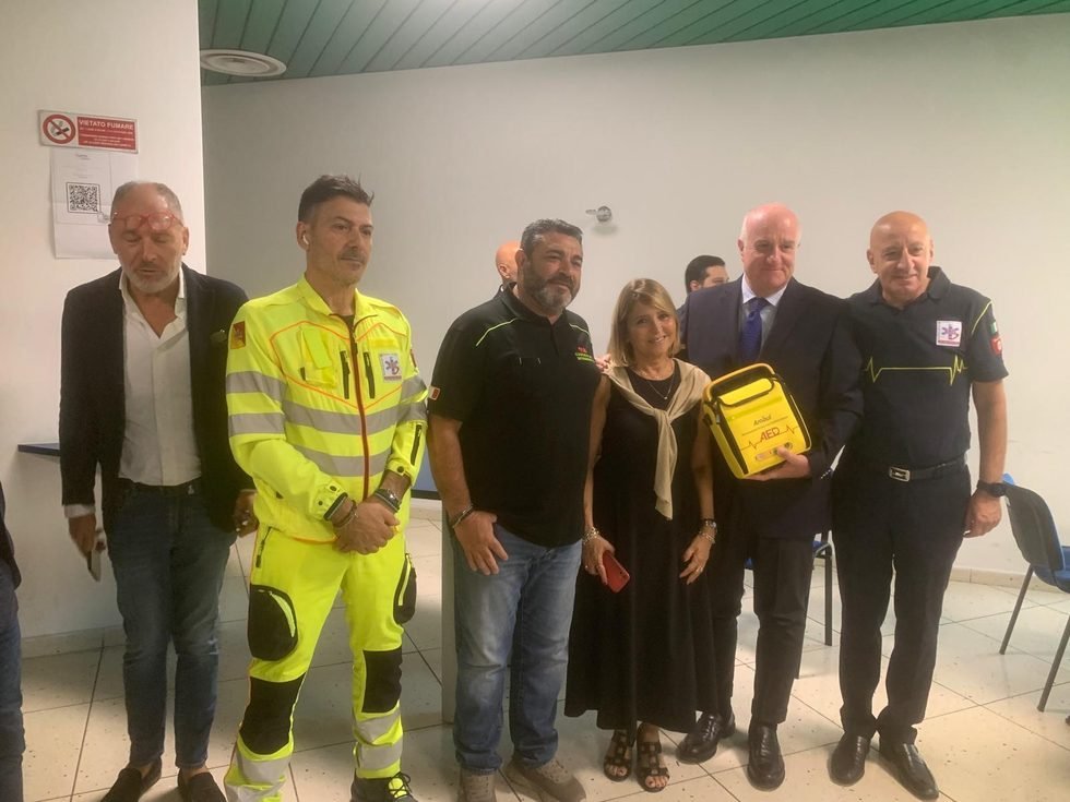 Salute, consegnati defibrillatori a 202 Comuni siciliani sotto i 5.000 abitanti.