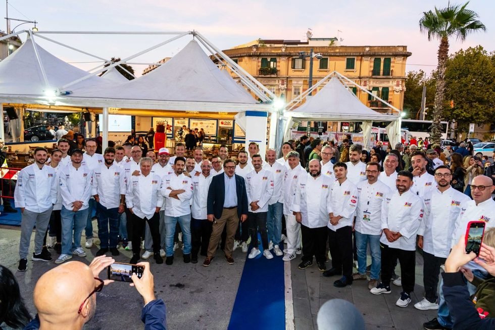 Fornelli accesi, musica e colori: inizia col botto il Messina Street Food Fest