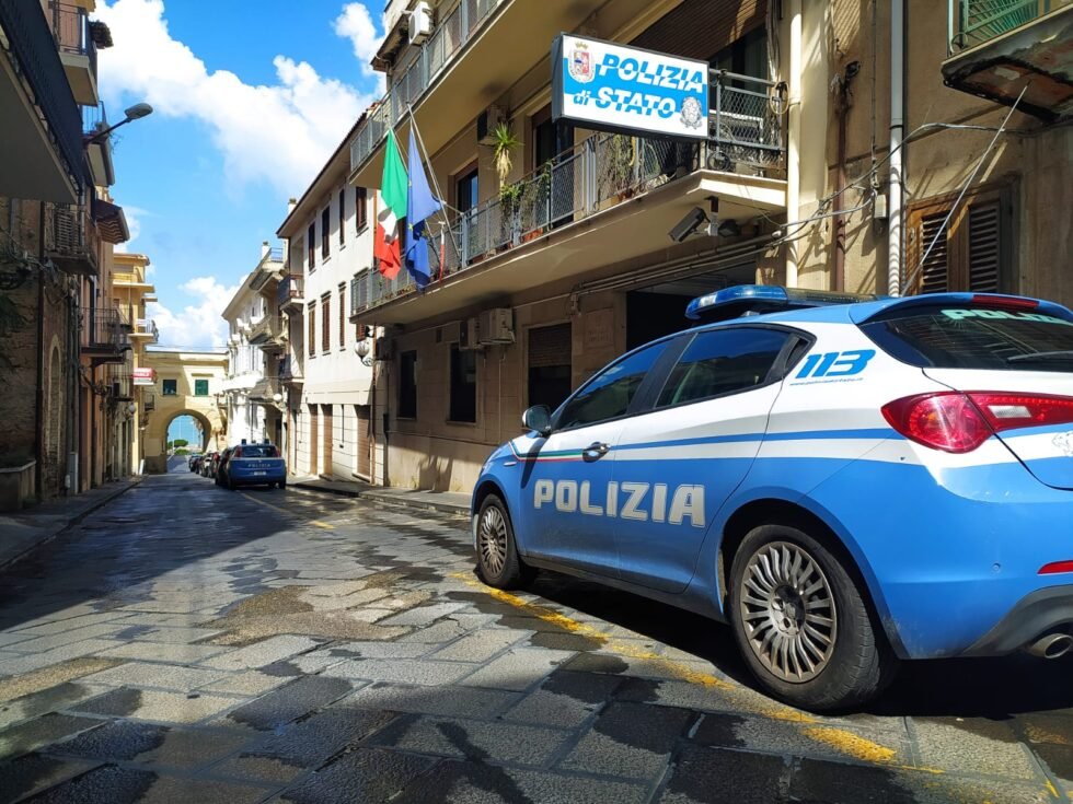 TRUFFA AGGRAVATA AI DANNI DI UN’ANZIANA DONNA. ARRESTATI GLI AUTORI. RECUPERATI E RESTITUITI ALLA VITTIMA 700 EURO IN CONTANTI E MONILI IN ORO DEL VALORE DI CIRCA 6.400 EURO