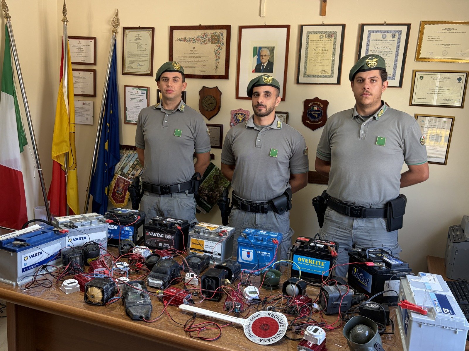 Siracusa, blitz del Corpo forestale contro il bracconaggio: sequestrati richiami illegali