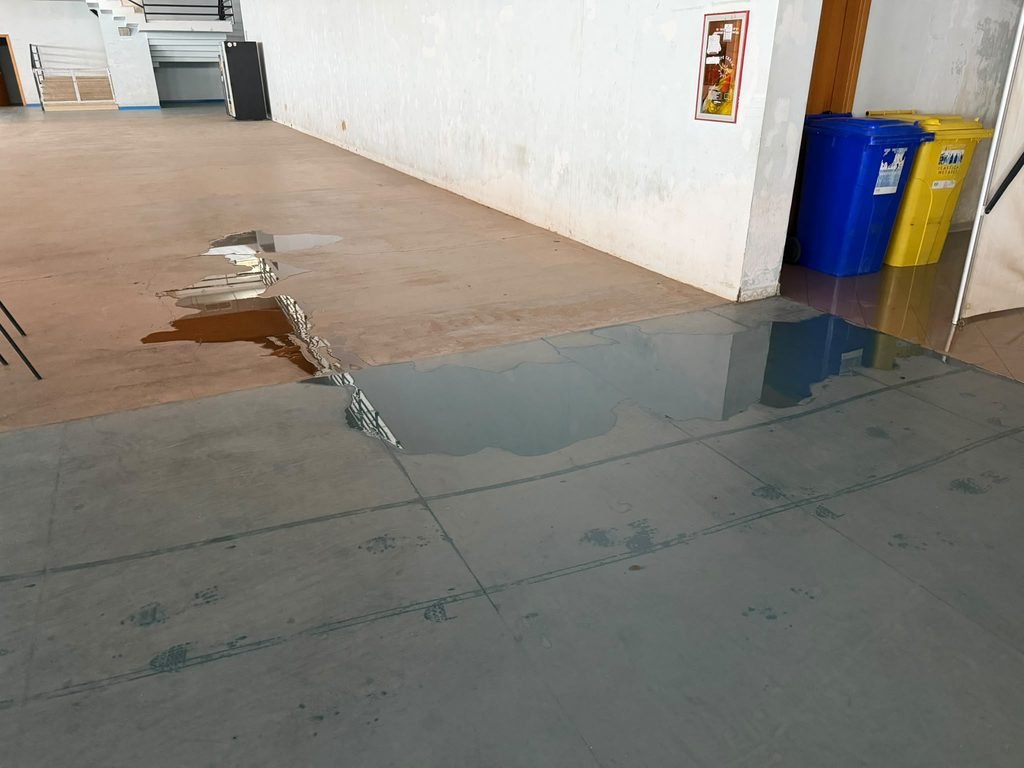 PALAMILI: I LAVORI DI IMPERMEABILIZZAZIONE DEL TETTO DOVEVANO FINIRE A GENNAIO 2026. OGGI PIOVE DENTRO E I QUADRI ELETTRICI SONO ALLAGATI.