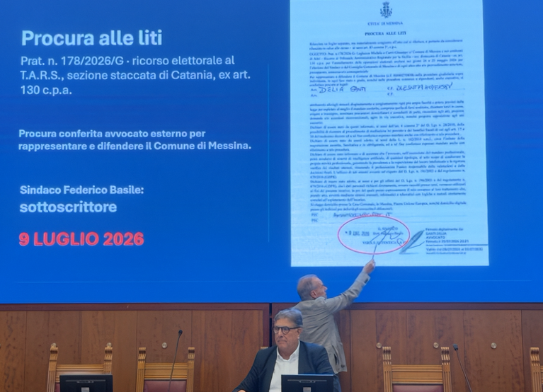 Ricorsi sulle liste senza firme, Scurria "difesa pagata con i soldi dei messinesi?". Il nodo dei 12.919 euro per un avvocato esterno e il conflitto d’interessi della Giunta