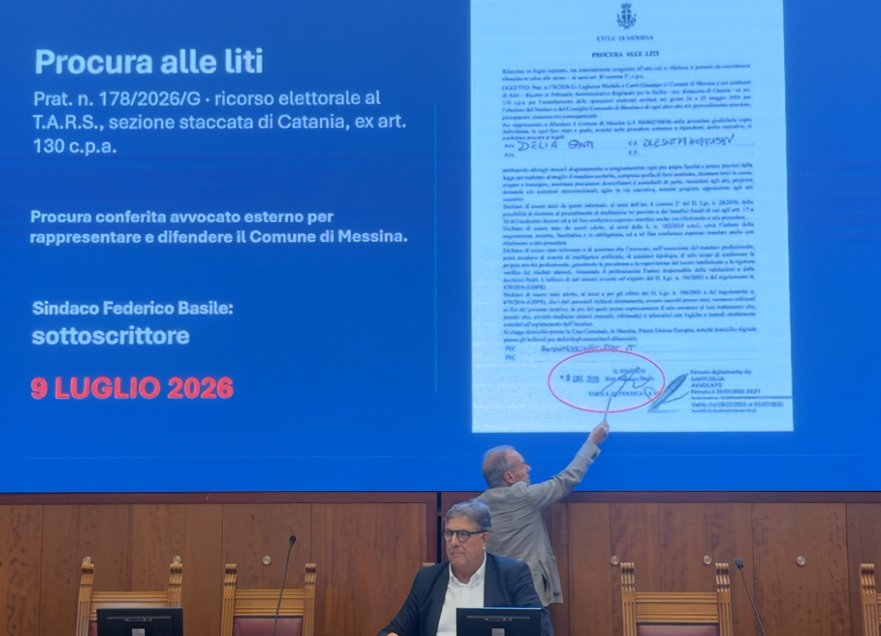 Ricorsi sulle liste senza firme, Scurria "difesa pagata con i soldi dei messinesi?". Il nodo dei 12.919 euro per un avvocato esterno e il conflitto d’interessi della Giunta