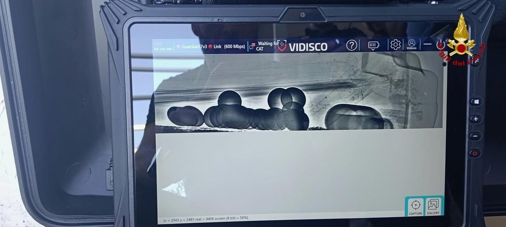 Vigili del fuoco: intervento per il rinvenimento di un contenitore sospetto all'interno dell'arsenale