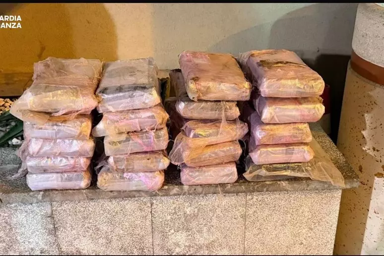 Aveva 23 chili di cocaina in auto, arrestato corriere della droga