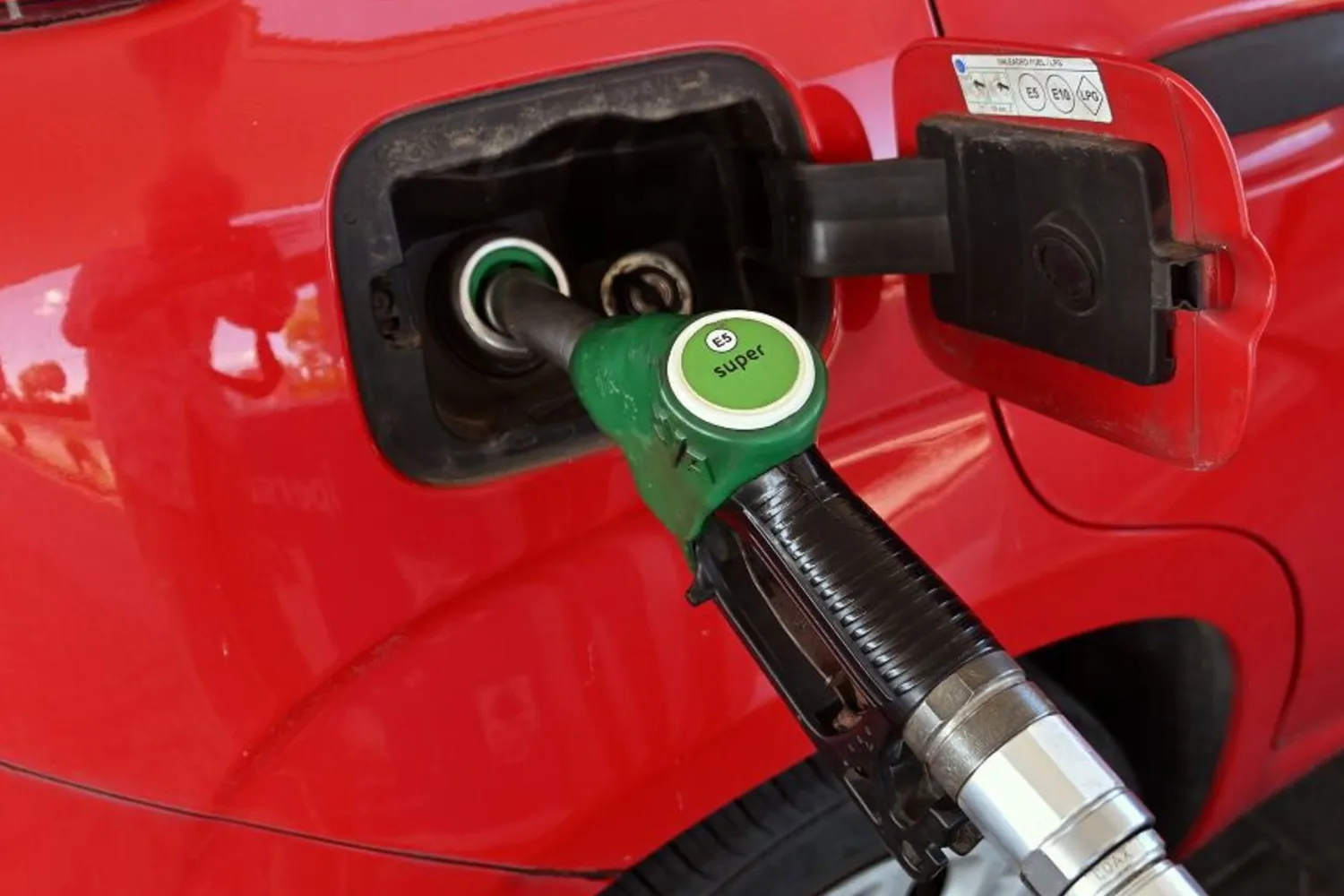 Carburanti, Tamoil verso il price cap. Ma le pompe bianche lanciano l'allarme: «Rischiamo il crac»