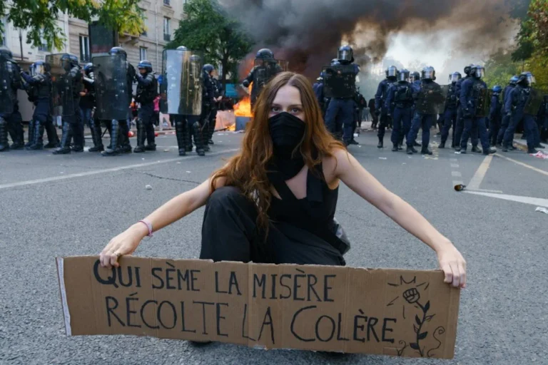 Nulla ci scompone? Francia e Spagna in piazza, l’Italia che continua a stringere la cinghia