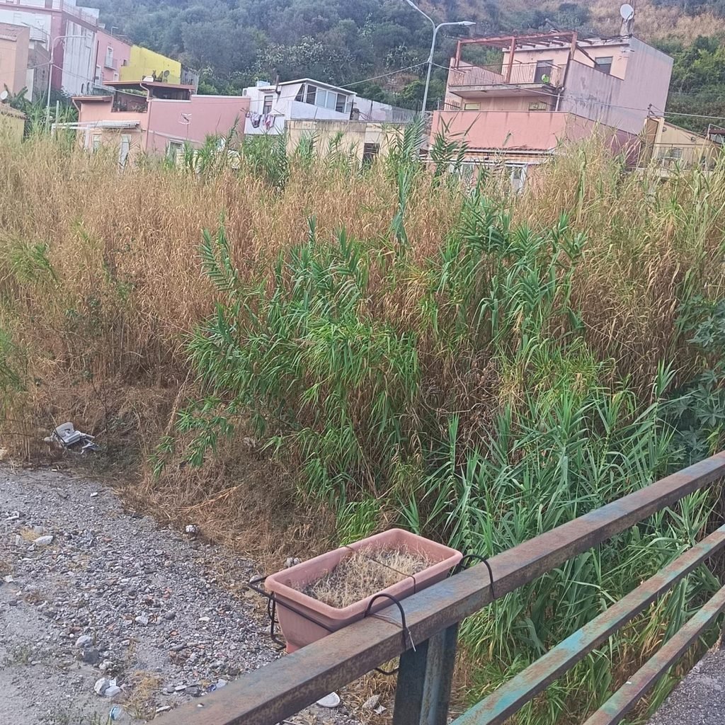 Maltempo e degrado a Galati Sant'Anna, i residenti presentano un dossier alla sen. Musolino: "Intervenire subito sulle periferie"