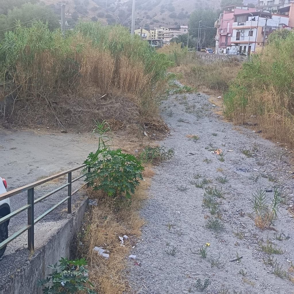 Maltempo e degrado a Galati Sant'Anna, i residenti presentano un dossier alla sen. Musolino: "Intervenire subito sulle periferie"