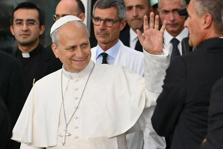 Papa Leone dimesso dal Gemelli, domani l'Angelus dall'appartamento pontificio