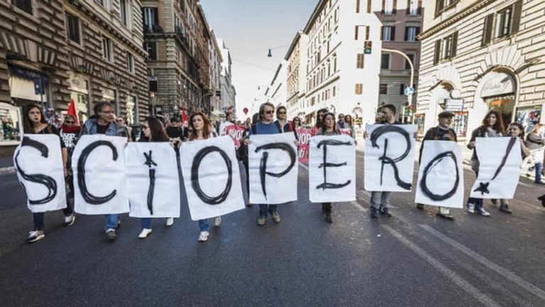 La protesta per la scuola arriva in Sicilia. E a Messina si perdono duemila studenti in un anno