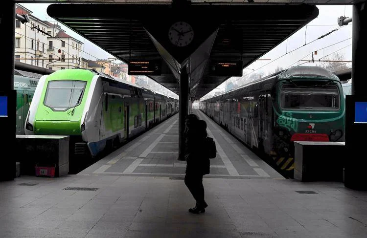 Sciopero del 30 ottobre, Salvini precetta i trasporti ma l’Usb non si ferma: possibili disagi per treni, bus e aerei