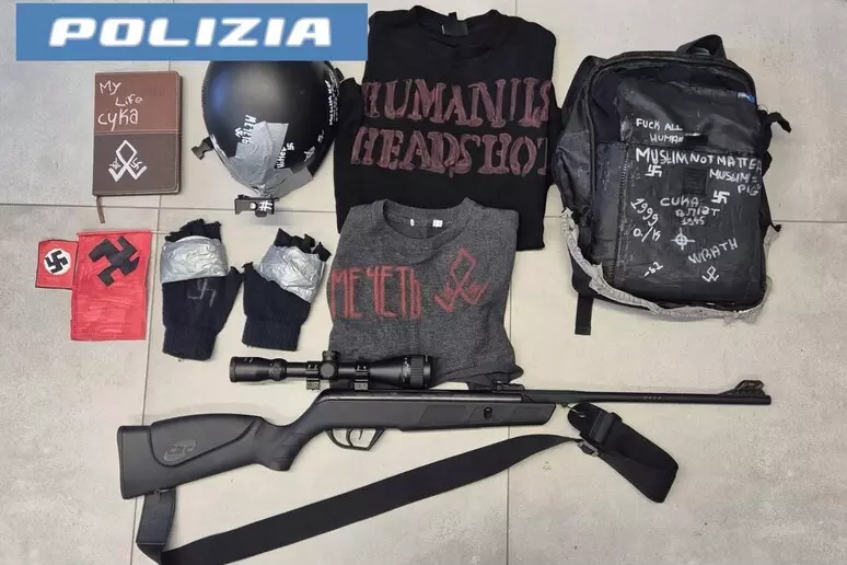 Allude sui social a stragi e atti violenti a scuola, denunciato 14enne