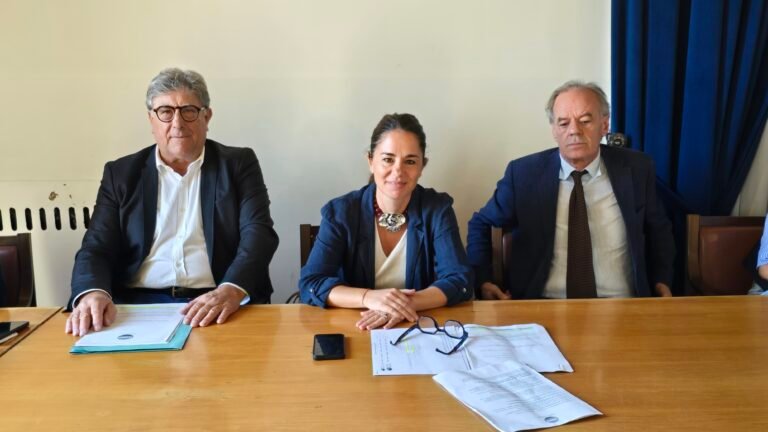 Scontro a Palazzo Zanca: il Comune si difende sul ricorso elettorale, ma l'opposizione tira dritto: «Spiegazioni? Le darete ai magistrati, non a noi»
