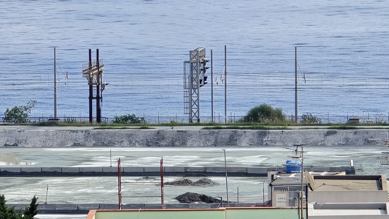 Messina, tornano i camion nella Seconda Municipalità si ribella: «Non siamo la pattumiera della città»